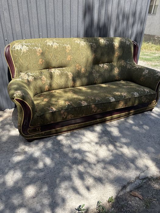 Диван сатылады,жыртылмаған сынбаған.