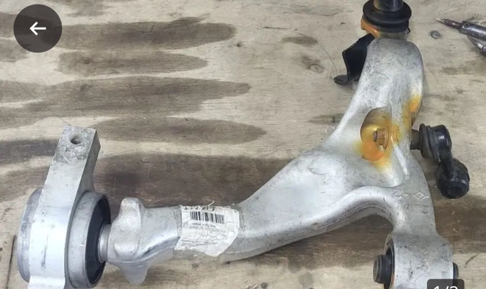 Рычаг передний правый на infinity/skyline G35