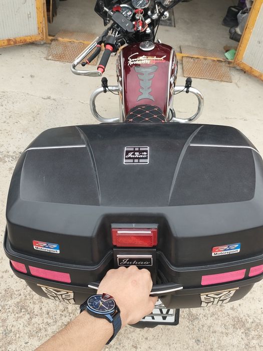 продается большая кофра