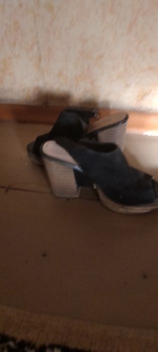 Замшовый босоножки