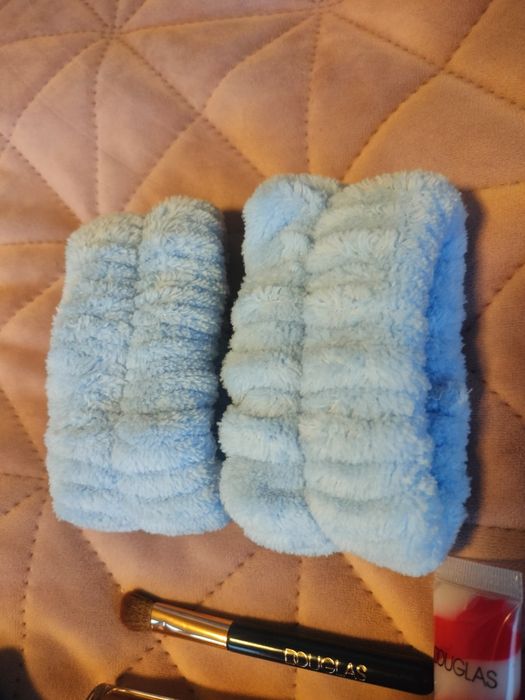 Козметичен сет DOUGLAS: гланц, сенки, гъбички, четка, кърпички