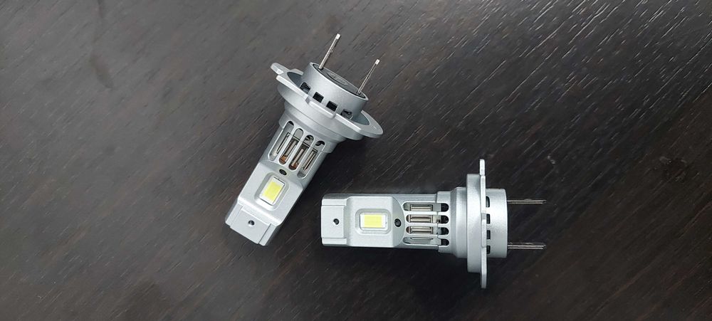Set 2 becuri led auto H7 180W 6000k 20000lm forma la fel cu halogen