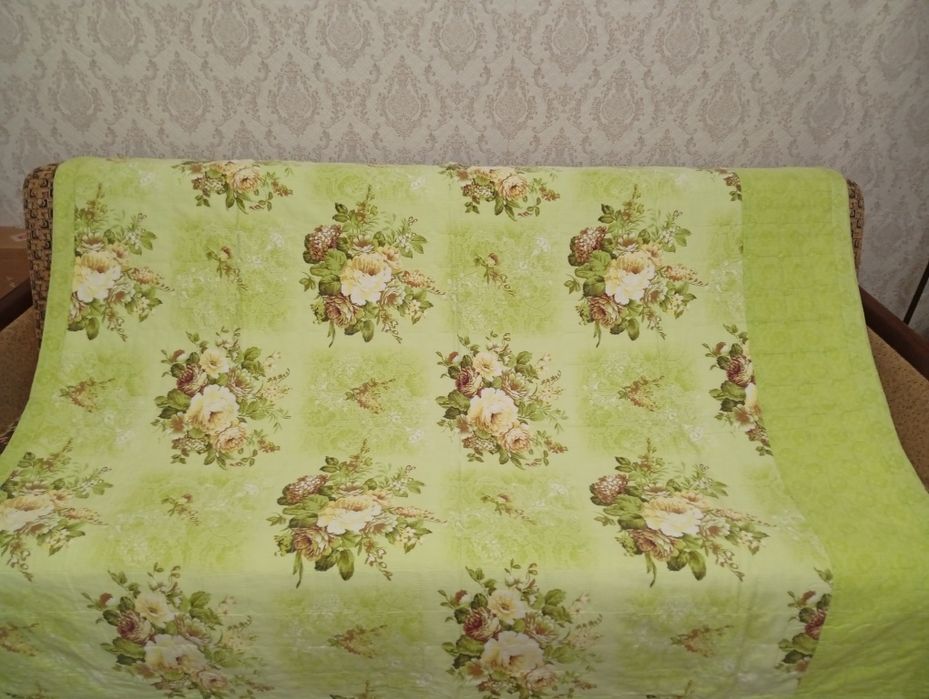 Продам легкое синтепоновое одеяло.