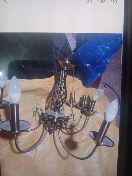 Продам люстры разные