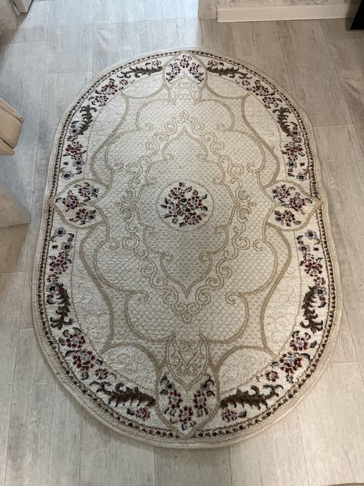 Ковёр хорошего качества.