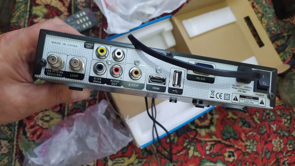 Продам  спут тюнер Star track str2016  муз центр Sanyo 6100