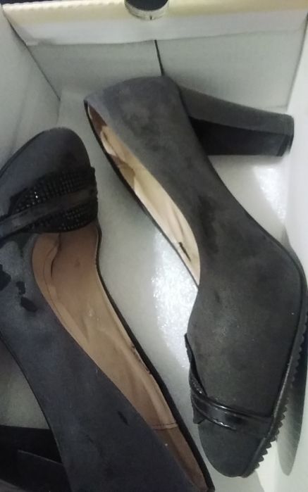 Туфли 39 размера с каблуком продам