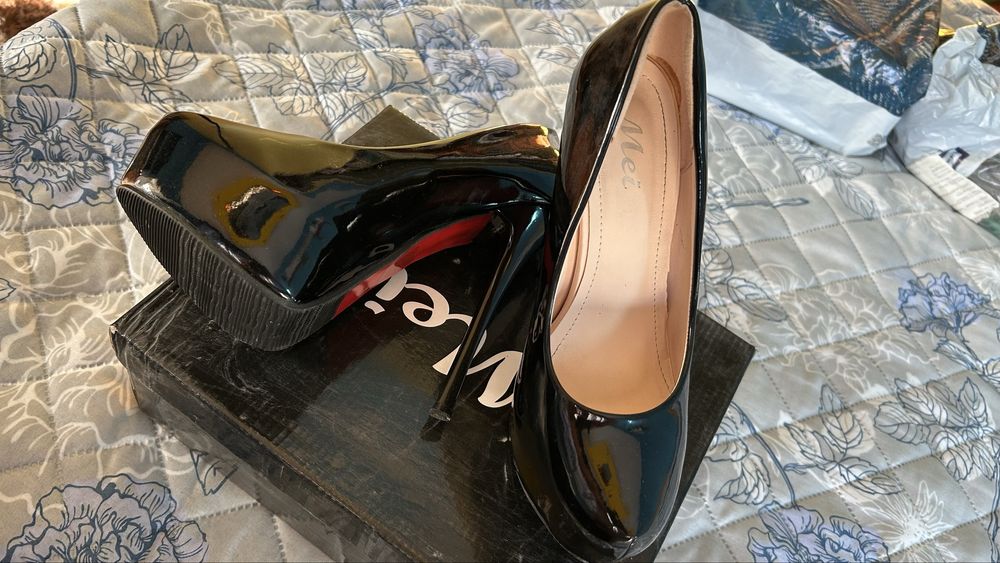 Обувки на висок ток