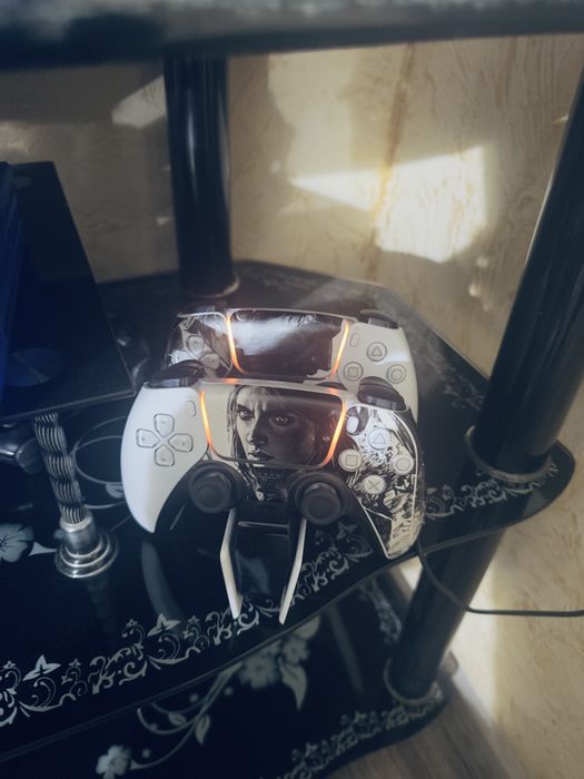 Продам безпроводную зарядку для Ps5