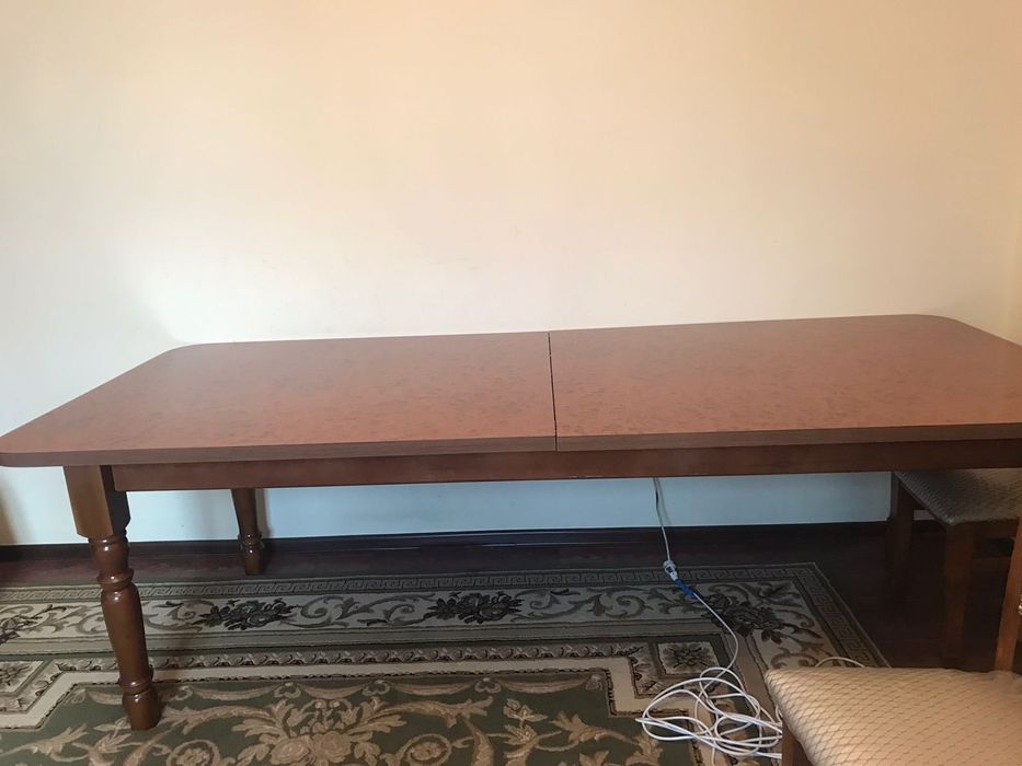 Продается деревянный  стол