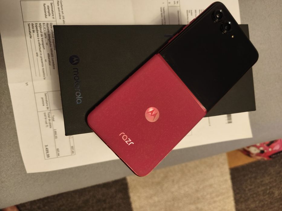 Motorola Razr 50 Ultra 5G 12Gb RAM cu 512 GB fullbox garanție