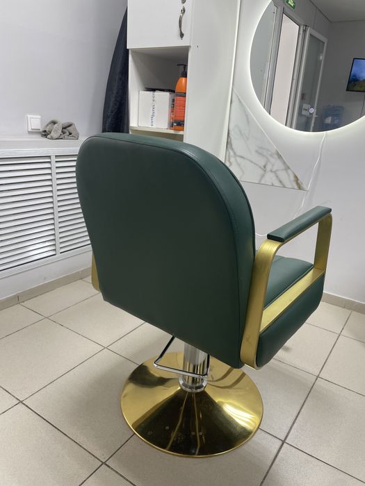 Продам парикмахерские кресла