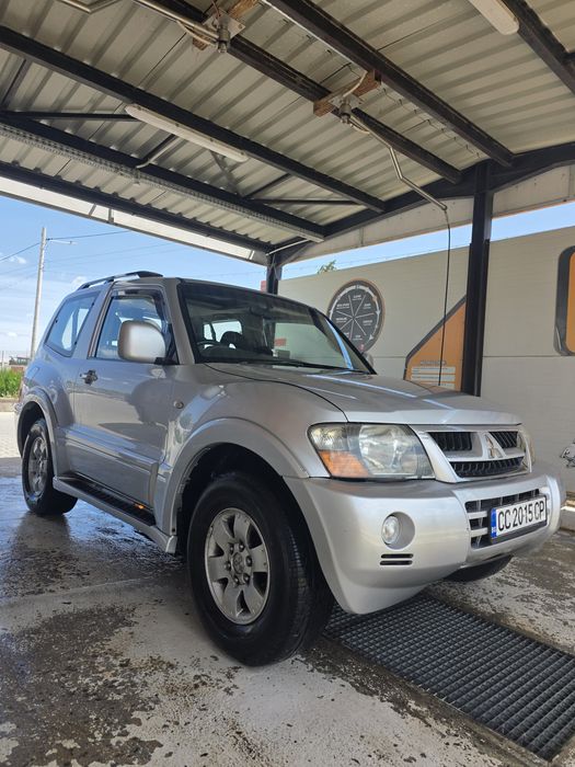 Vând Mitsubishi Shogun  An 2004 3 uși, motor 3.2 diesel, tracțiune 4x4, volan pe dreapta. AC Funcțional  Acte Valabile pana in 2027