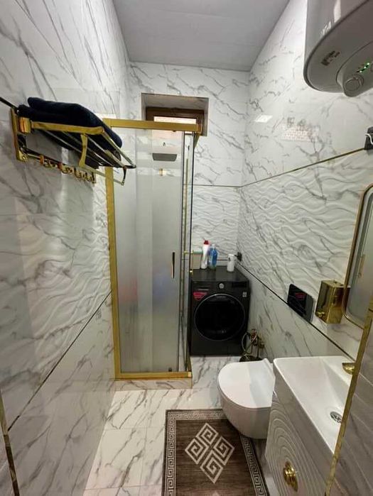 Карнок кучаси 3,2 соток 8 хона евро ховли сотилади.