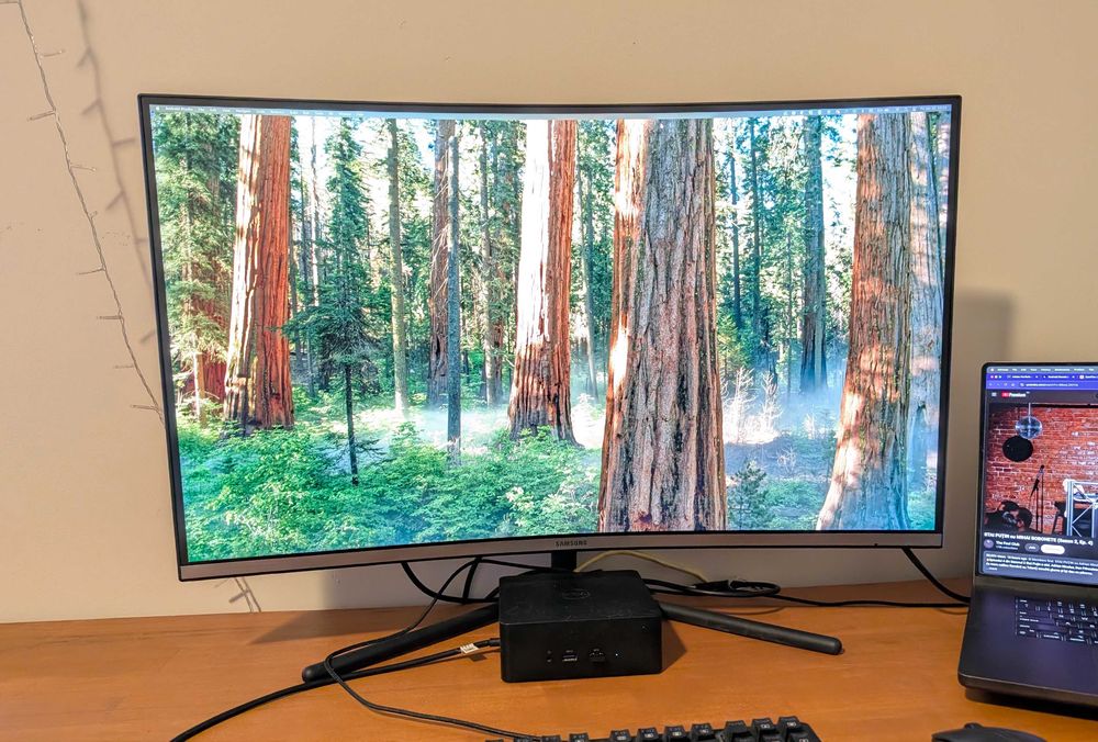 Monitor curbat  4K Samsung 32"