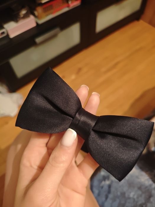Папийонка на марката H&M
