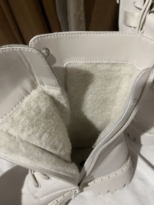 Белые кожаные зимние ботинки