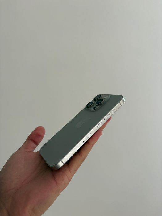 iPhone 15 pro 512 gb 84% AKB