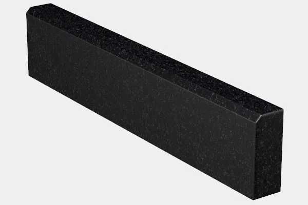 Гранитный бордюр, поребрик.