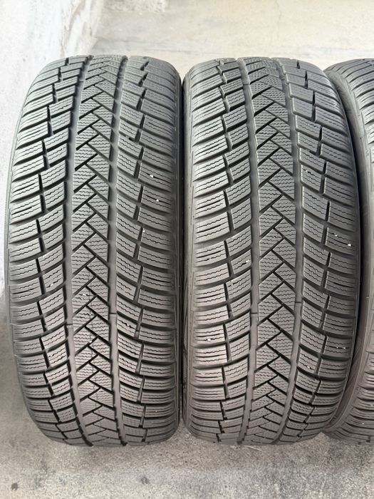 225/50/18 Vredestein 4Броя: 240€ 7.8мм
