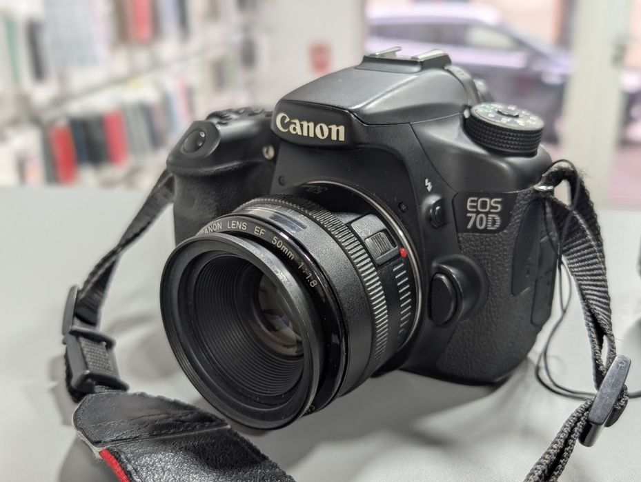 Canon EOS 70D + obiectiv Canon 50mm F1.8