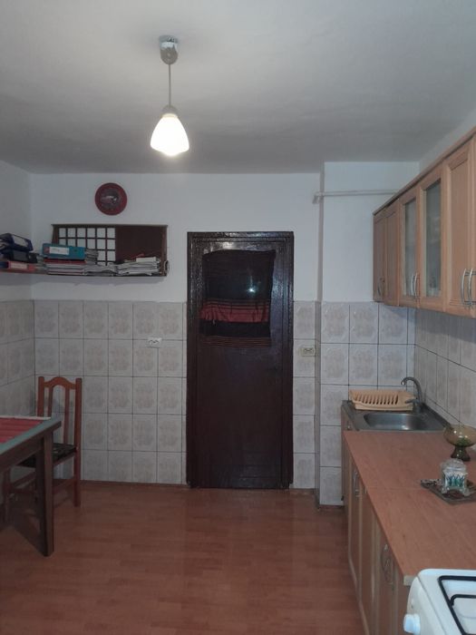Vand apartament  cu 2 camere decomandat