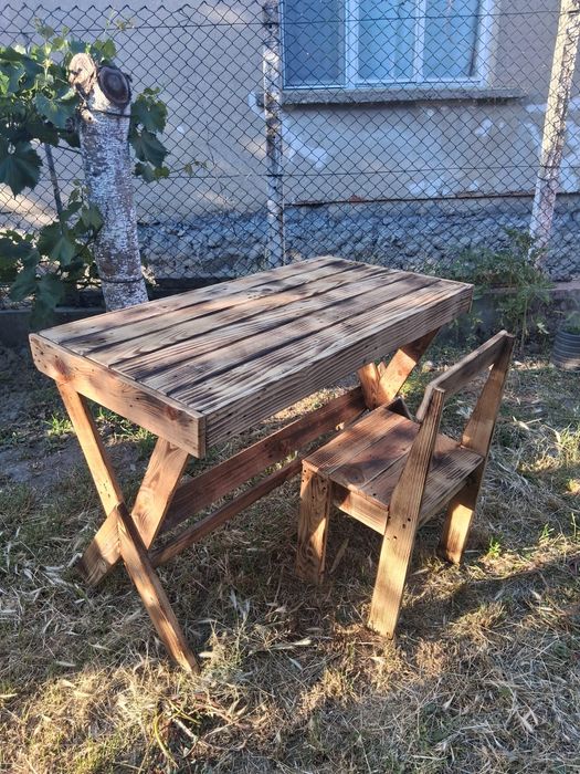 Маси и столове от палети