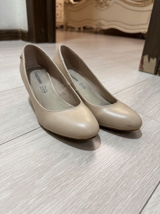 Продам женские туфли