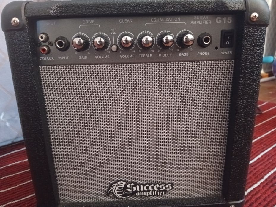 продам электрогитару с комбо усилителем, полный комплект, сел играй