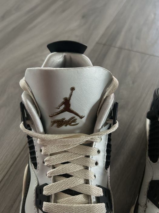 Jordan 4 Retro Platinum Gold