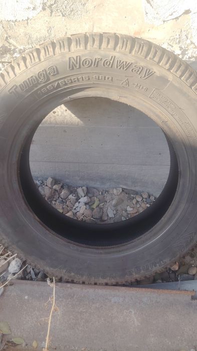 Продам резину зимнюю, шипованная.