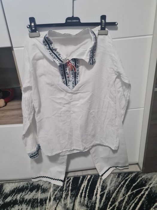 Vand Costum national de baiat 14 ani