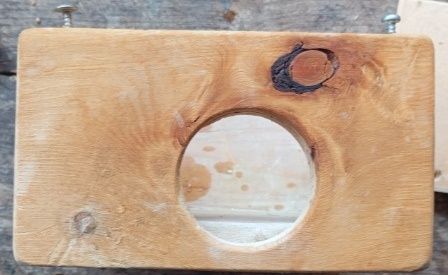 Дървена къща за птици