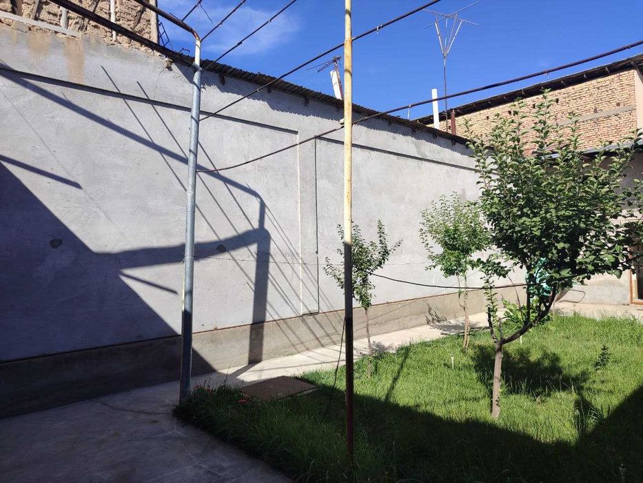 Продается дом в махалле Хувайдо, участок 3,77 сотки. Срочно.