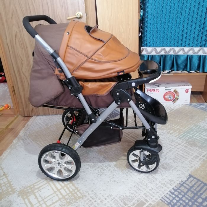 Коляска б/у в хорошем состоянии