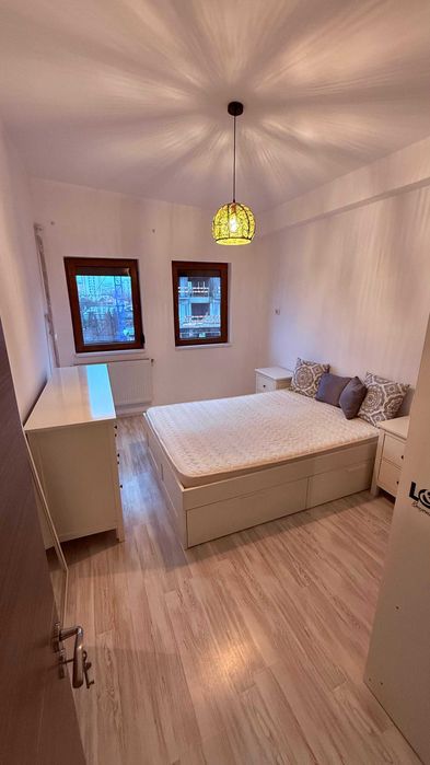 Particular, apartament 3 camere, metrou Aparatorii Patriei, parcare