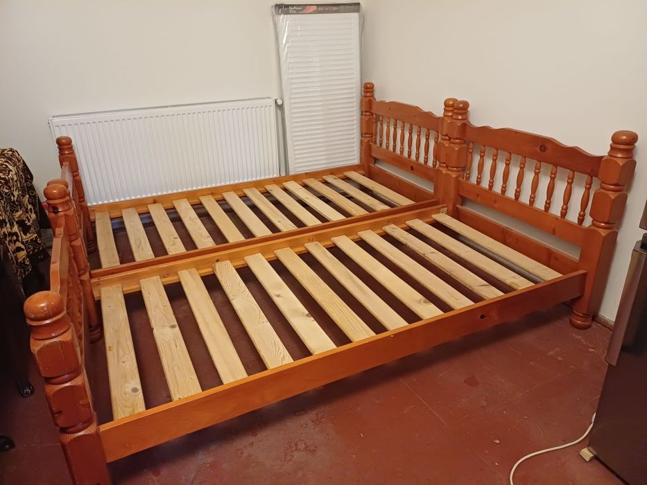 Doua paturi din lemn masiv fag 90x200cm latime