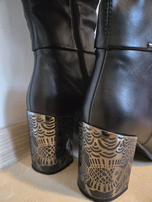 Дамски ботуши с ток