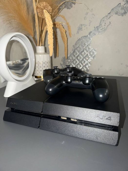 Playstation 4 , 825 gb