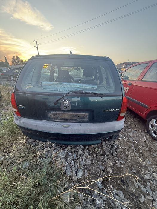 Opel Corsa B 1.2 на части