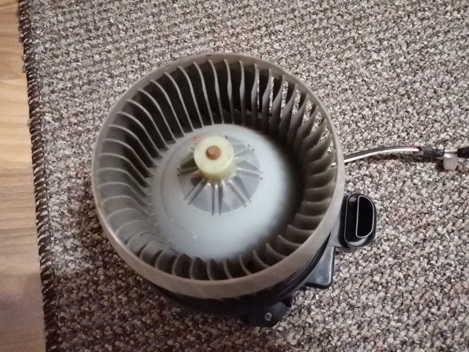 Вентилатор/моторче/турбина парно Toyota Yaris/ Тойота ойота Ярис 2009г