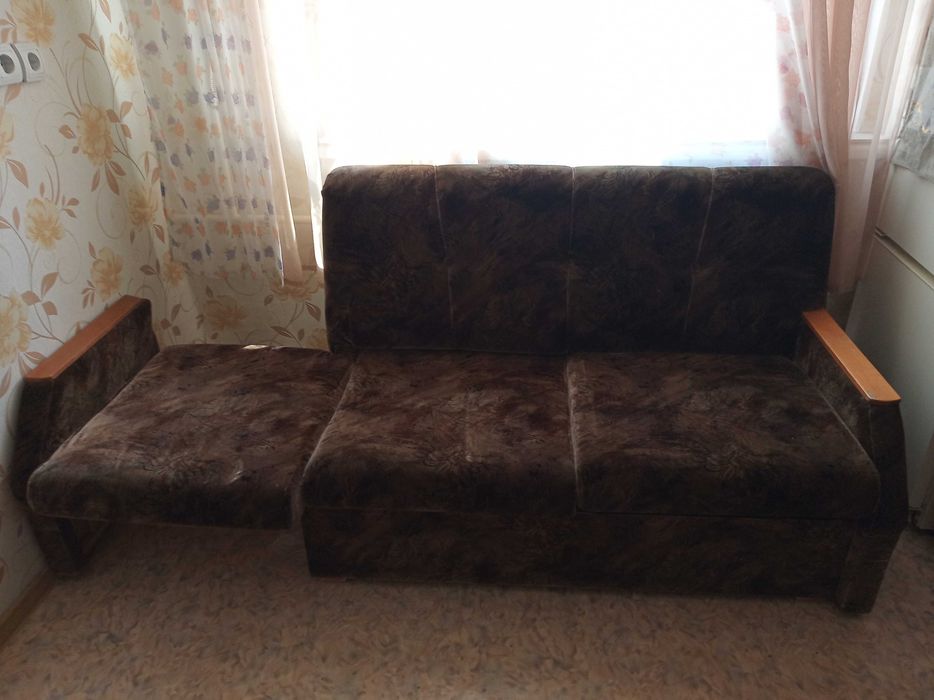 Диванчик подростковый б\у