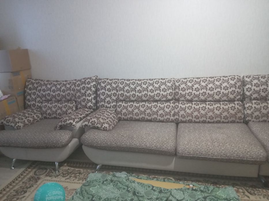 Продам диван с креслой