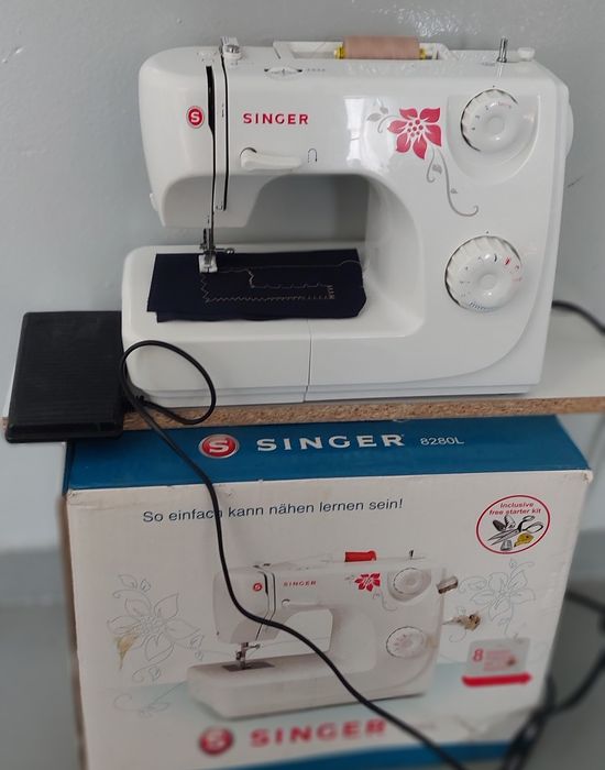 Masina. cusut  gritzne.  Graifar rotativ. Și singer 8280.