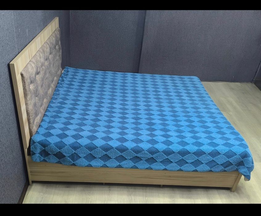 Кровать 180*200, район Огонька.