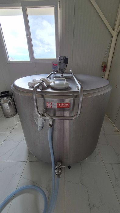 Vând sală de muls capre/oi + tanc de răcire 1.000 litri