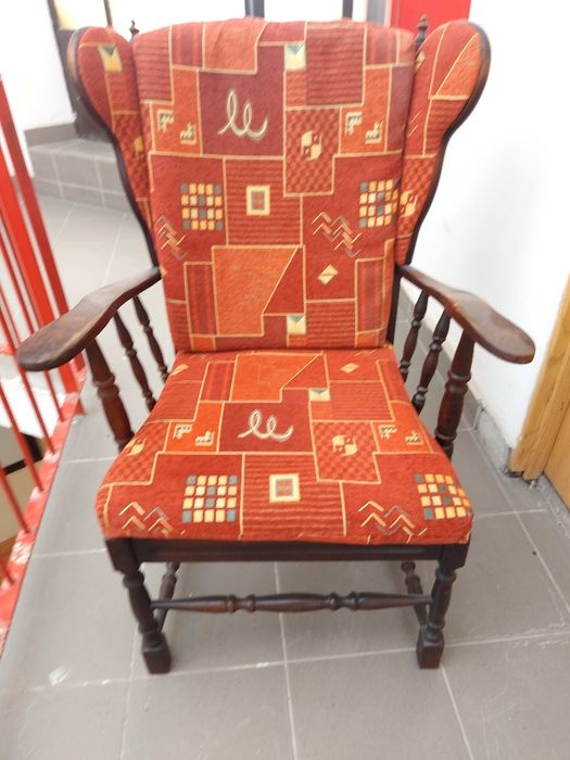 Vând scaune lemn vechi