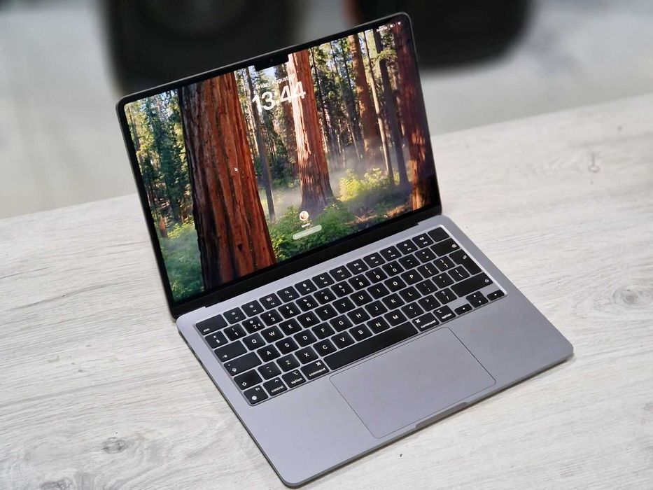 Apple MacBook Air M2 (2022), 13.6" / 8GB, 256GB SSD