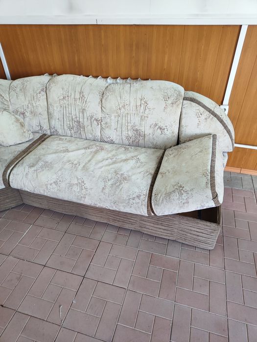 Большой диван с креслом