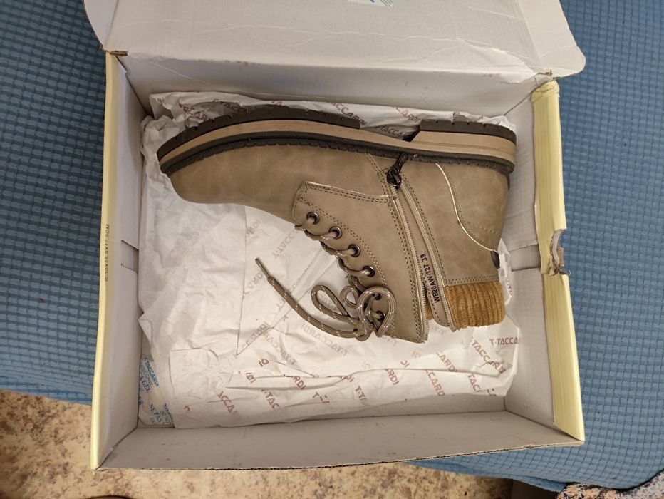 Продам зимние кроссовки